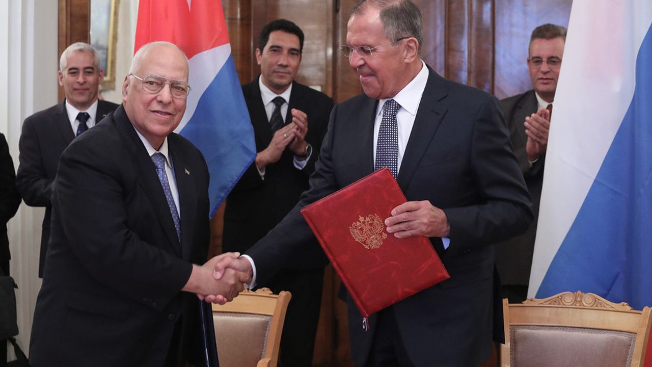 Lavrov'dan Küba Başbakan Yardımcısı Ruiz'e espirili yanıt