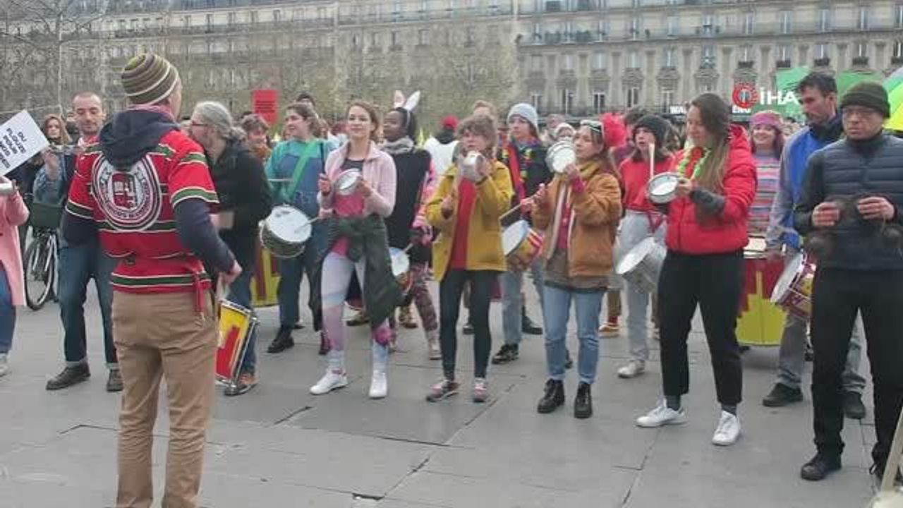 Paris’te ırkçılık karşıtı protesto