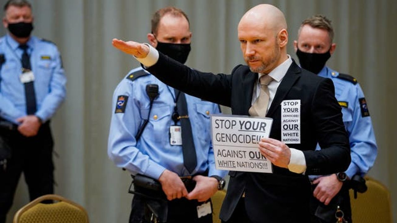 Norveç’te 77 kişiyi öldüren ırkçı Breivik'ten Nazi selamı