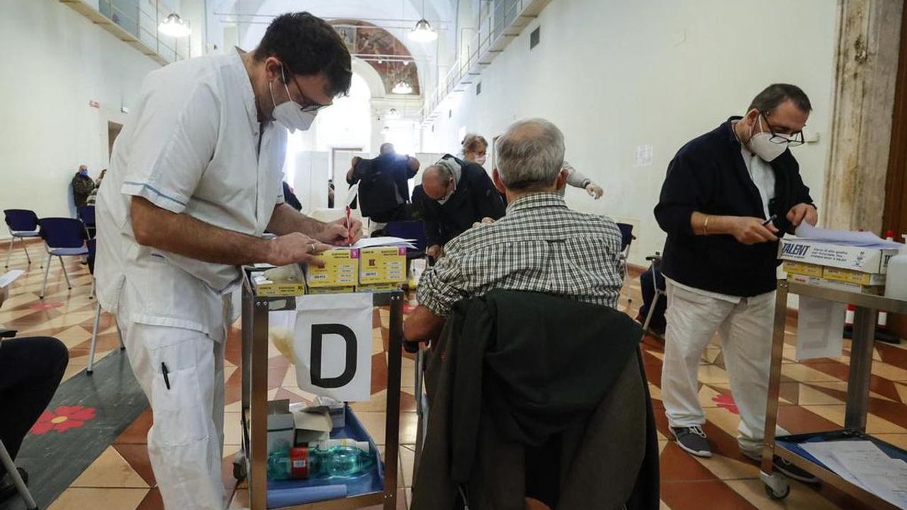 İtalya'da 50 yaş üstü için aşı zorunlu hale geldi