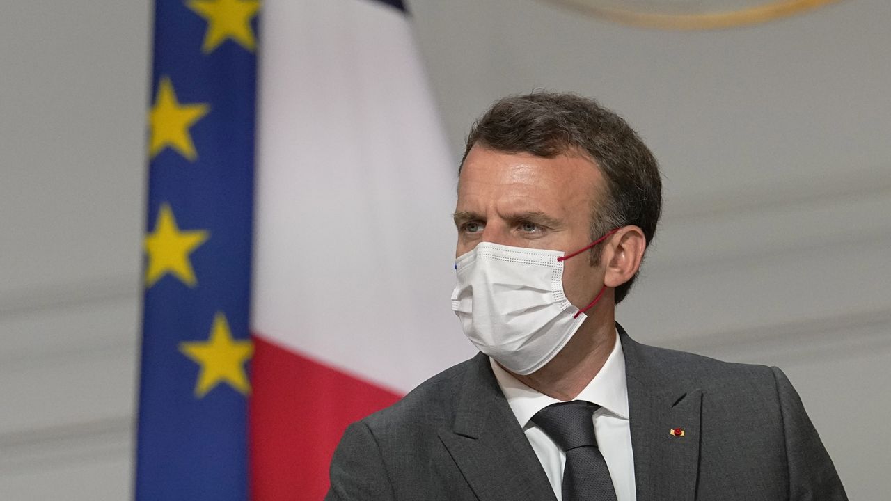 Macron: Aşısızların hayatını zorlaştıracağım