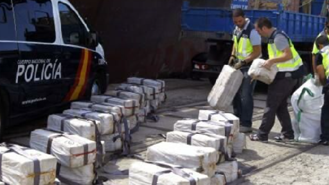 2 ton 900 kg kokain ele geçirildi: 4 Türk gözaltına alındı