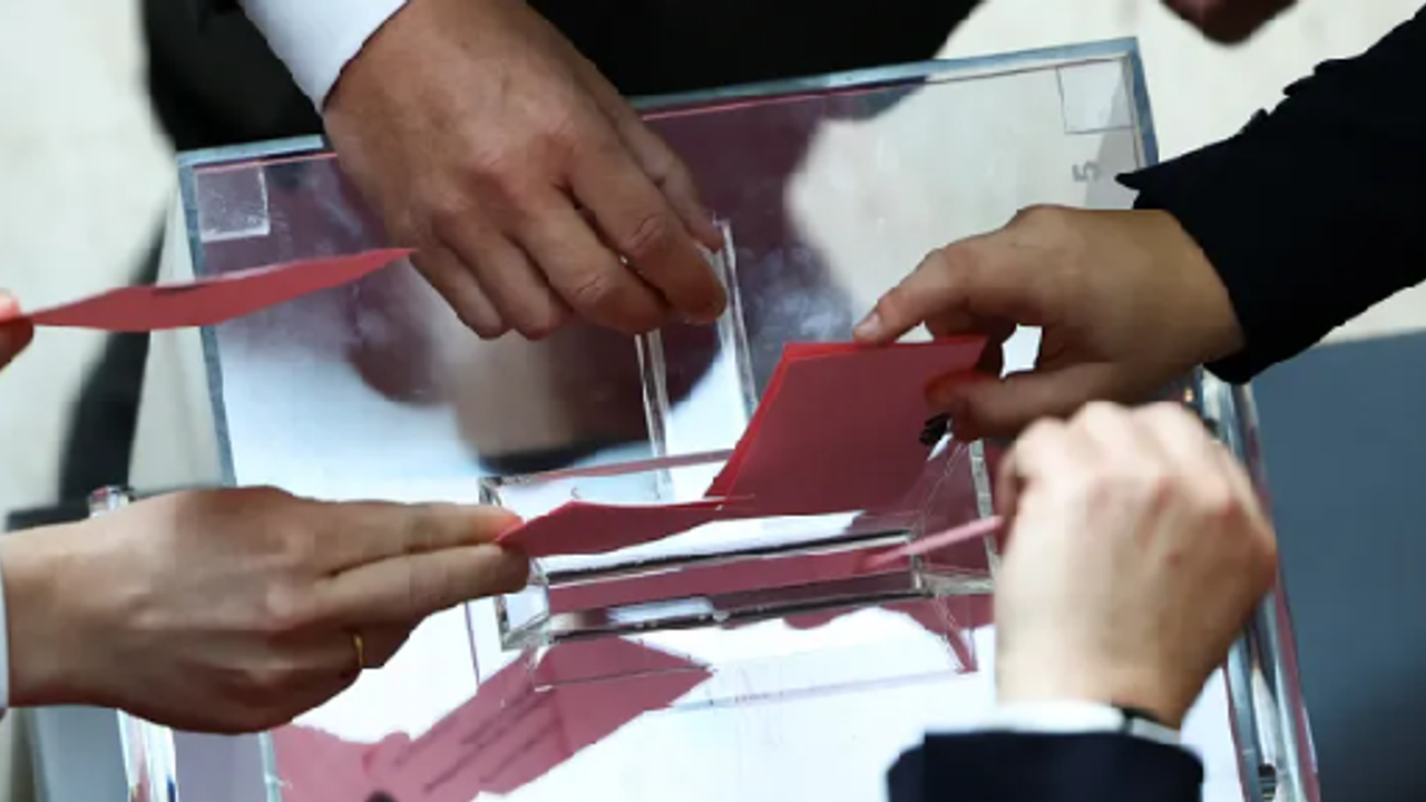 Almanya’da 60 yaş üstü zorunlu aşı yasası reddedildi