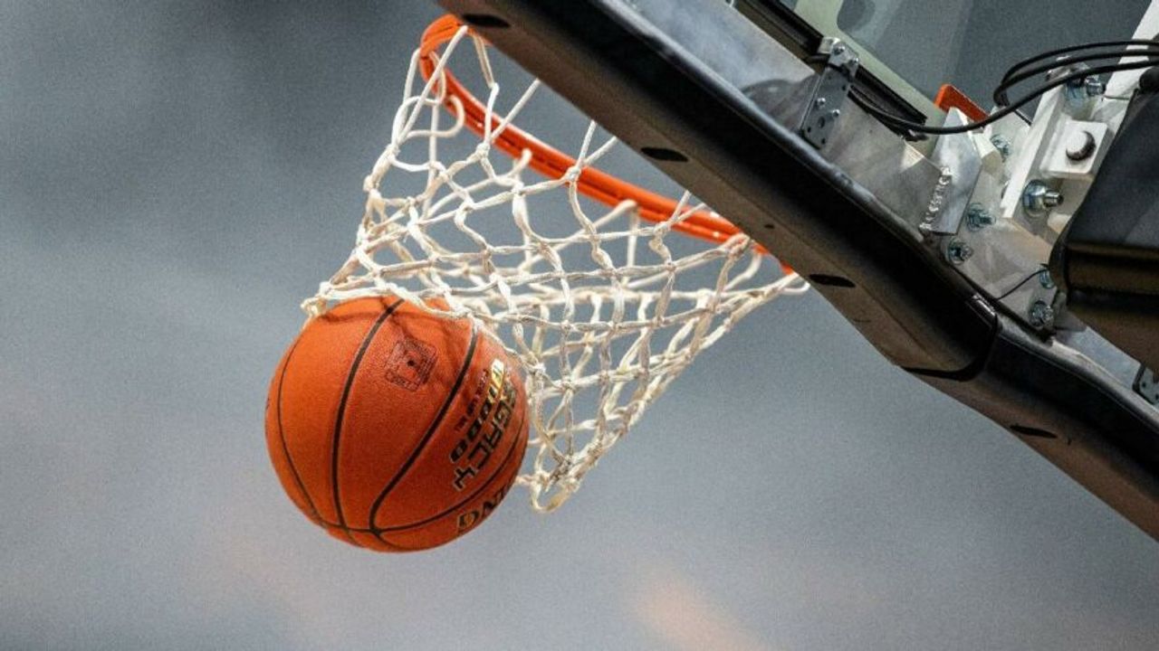 Anadolu Efes, EuroLeague'de dörtlü final için ter döküyor