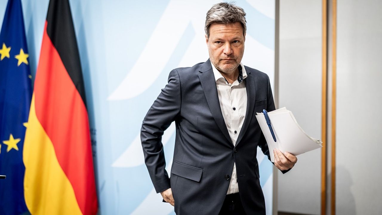 Habeck: Gazprom Germania'nın yönetimine el konulacak