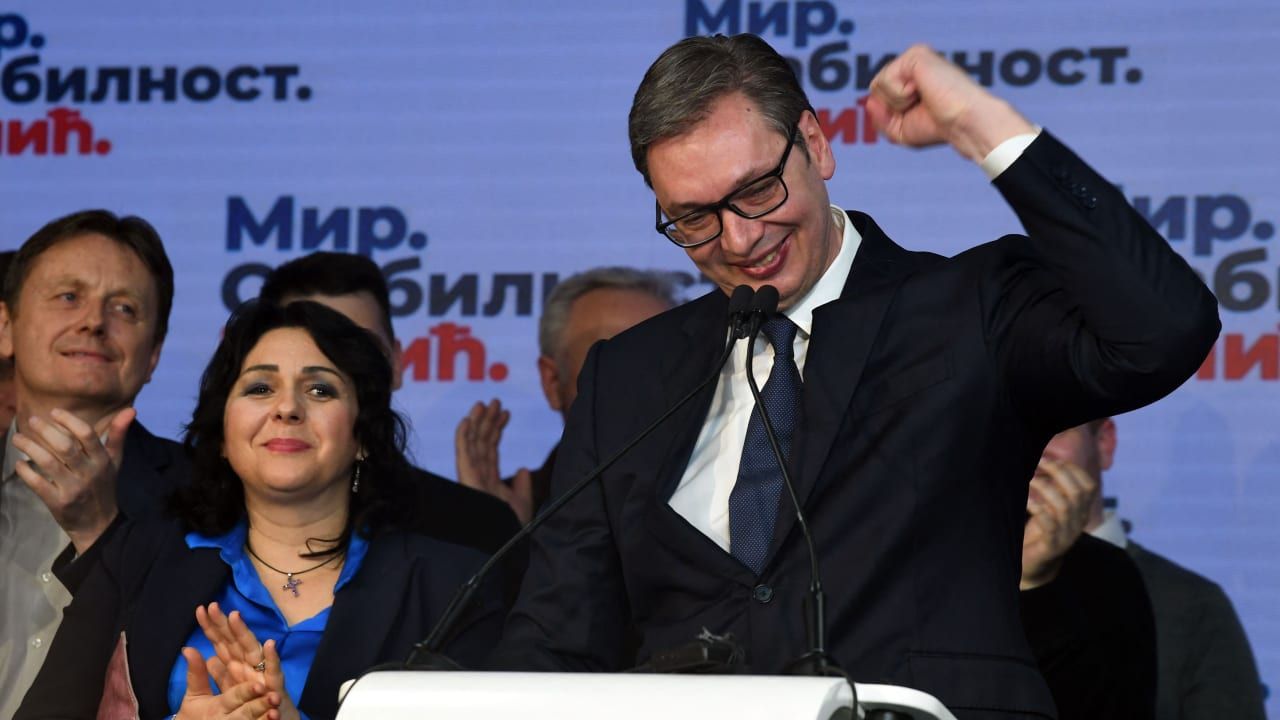 Sırbistan'da milliyetçi aday seçimleri yeniden kazandı