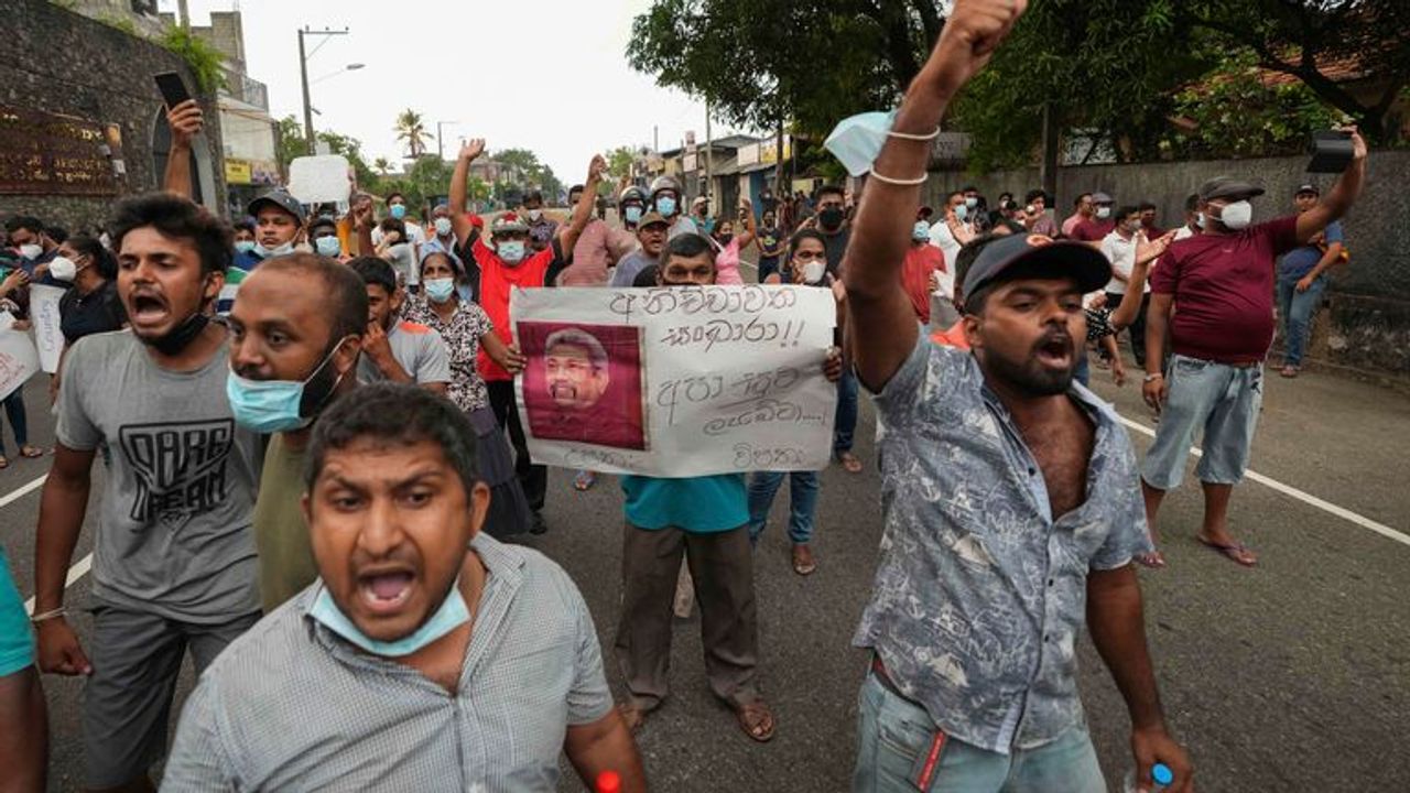 Sri Lanka'da protestolar sonrası tüm bakanlar istifa etti