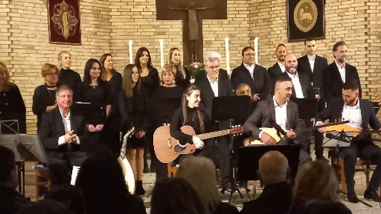 Kilisede "Türk Halk Müzği Kış Konseri" yoğun ilgi buldu