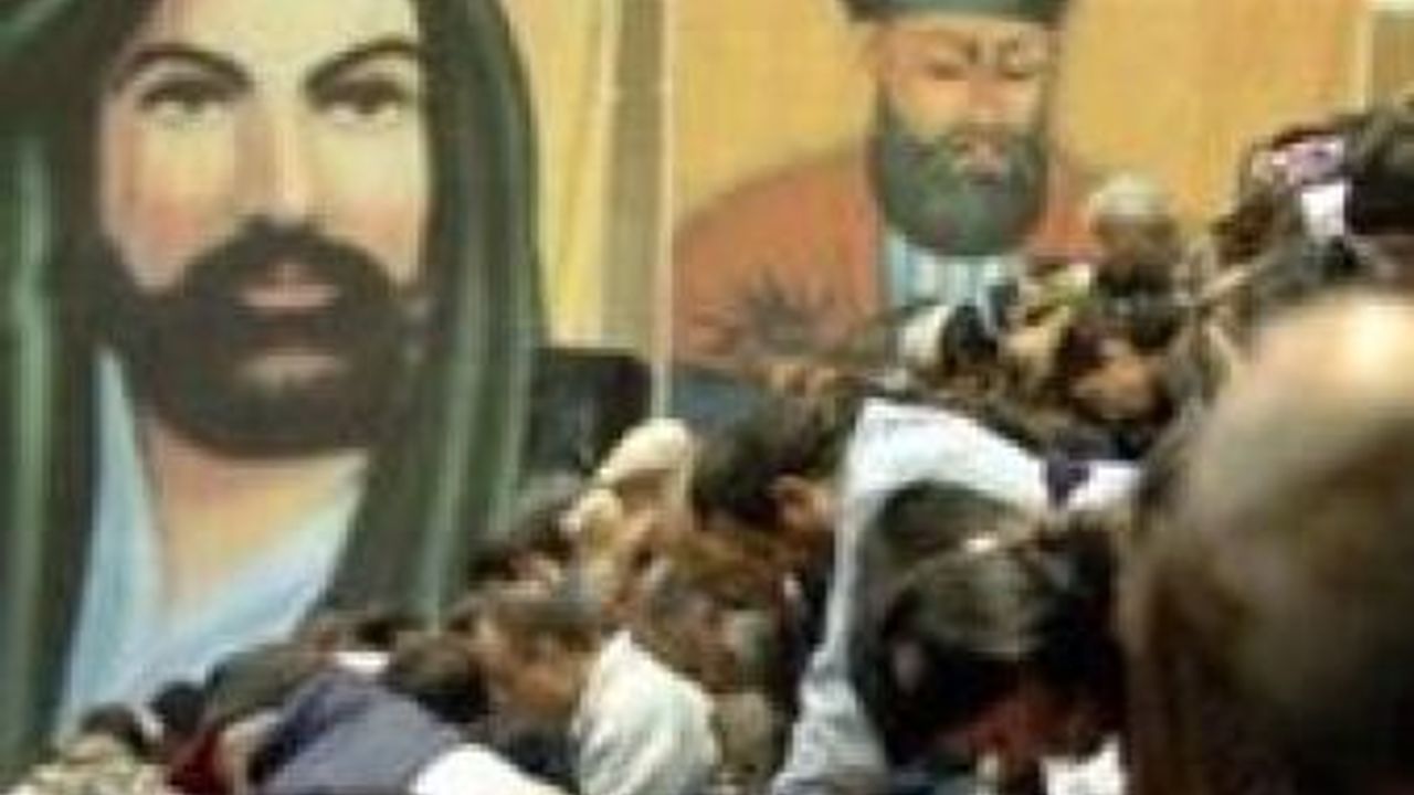 Avusturya'da Alevi İslam İnanç Toplumu sayesinde Alevilik ders kitaplarına girdi.