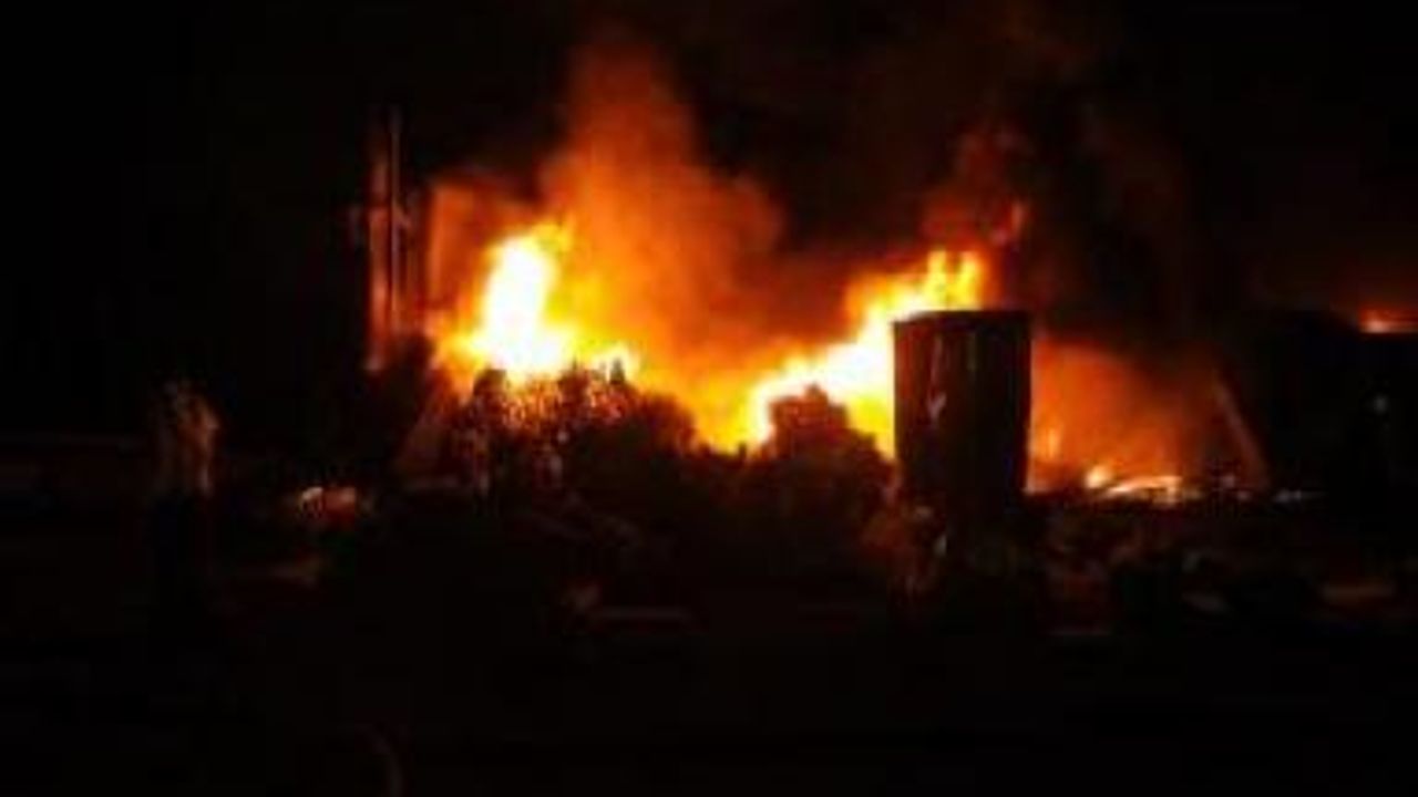 Kayseri'de Mobilya Fabrikasında Korkutan Yangın