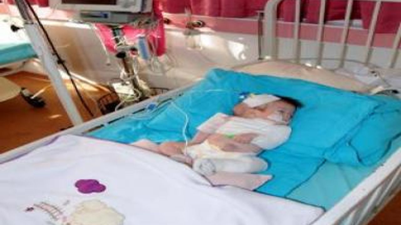 Hastane 1 Ay Önce 'anne Refakatindeki Bebekte Darp Var' Demiş, Devlet Bebeği Anneye Teslim Etmiş
