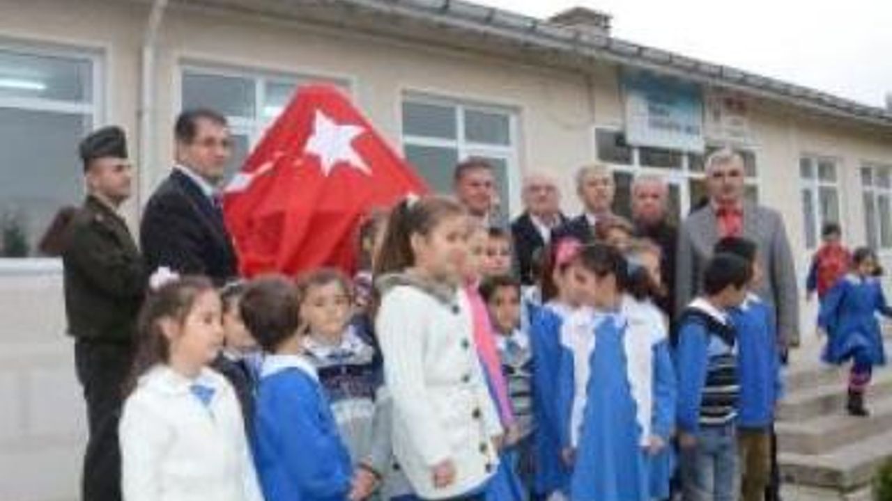 Hayırsever Emekliden, Köy Okuluna Atatürk Büstü