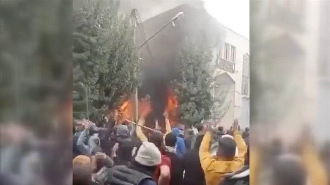 İddia: İran'da Humeyni'nin baba evi ateşe verildi