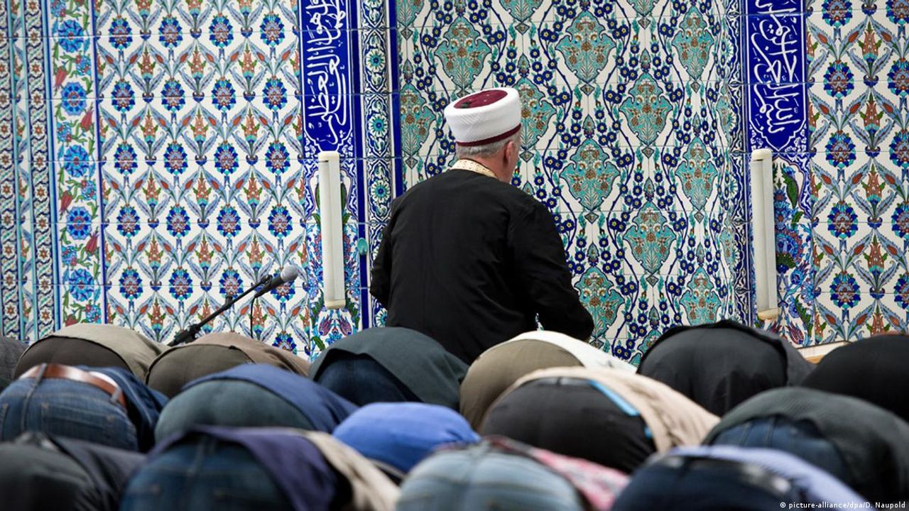 DİTİB'e Türkiye'den imam gönderilmesi son bulacak
