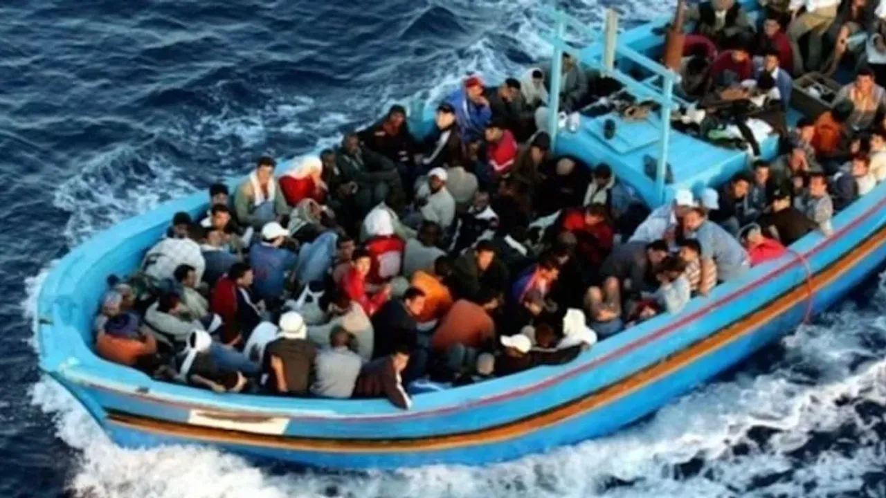 Göçmen faciası: 200 kişiyi taşıyan tekne battı