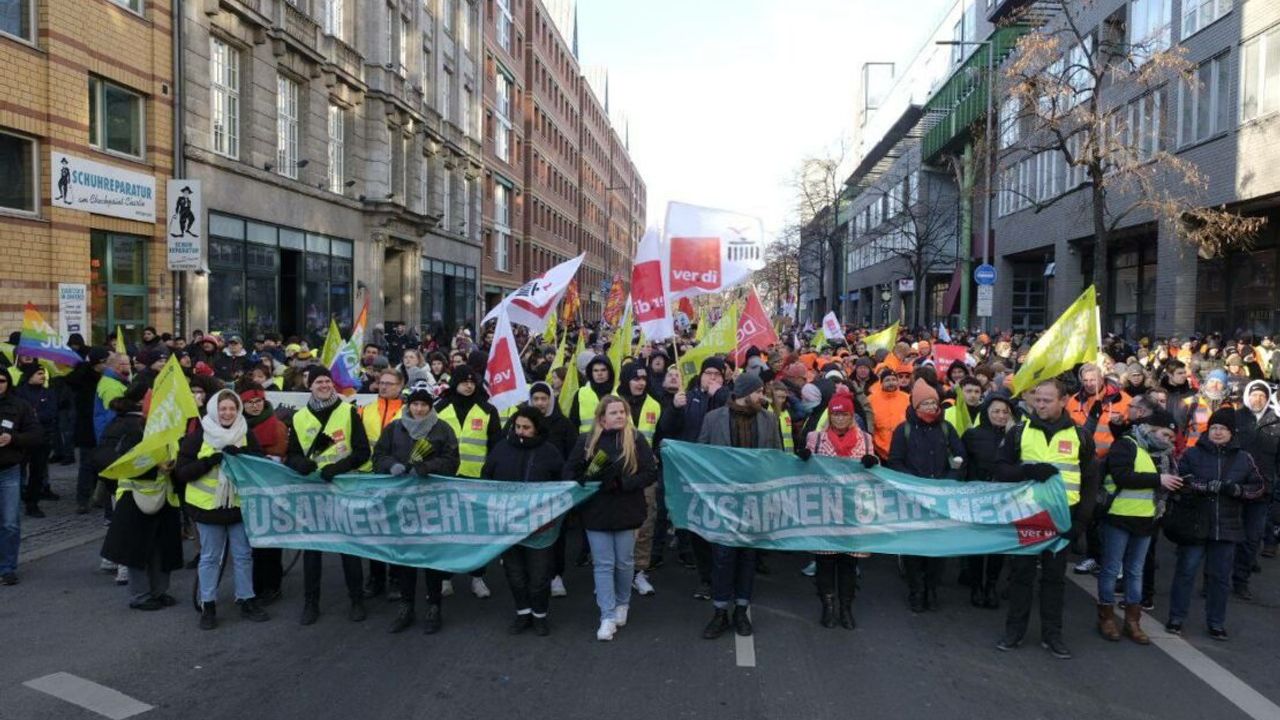 Almanya’da işçi grevleri: "İlk acil görevimiz HAYIR’larımızı çoğaltmak!”