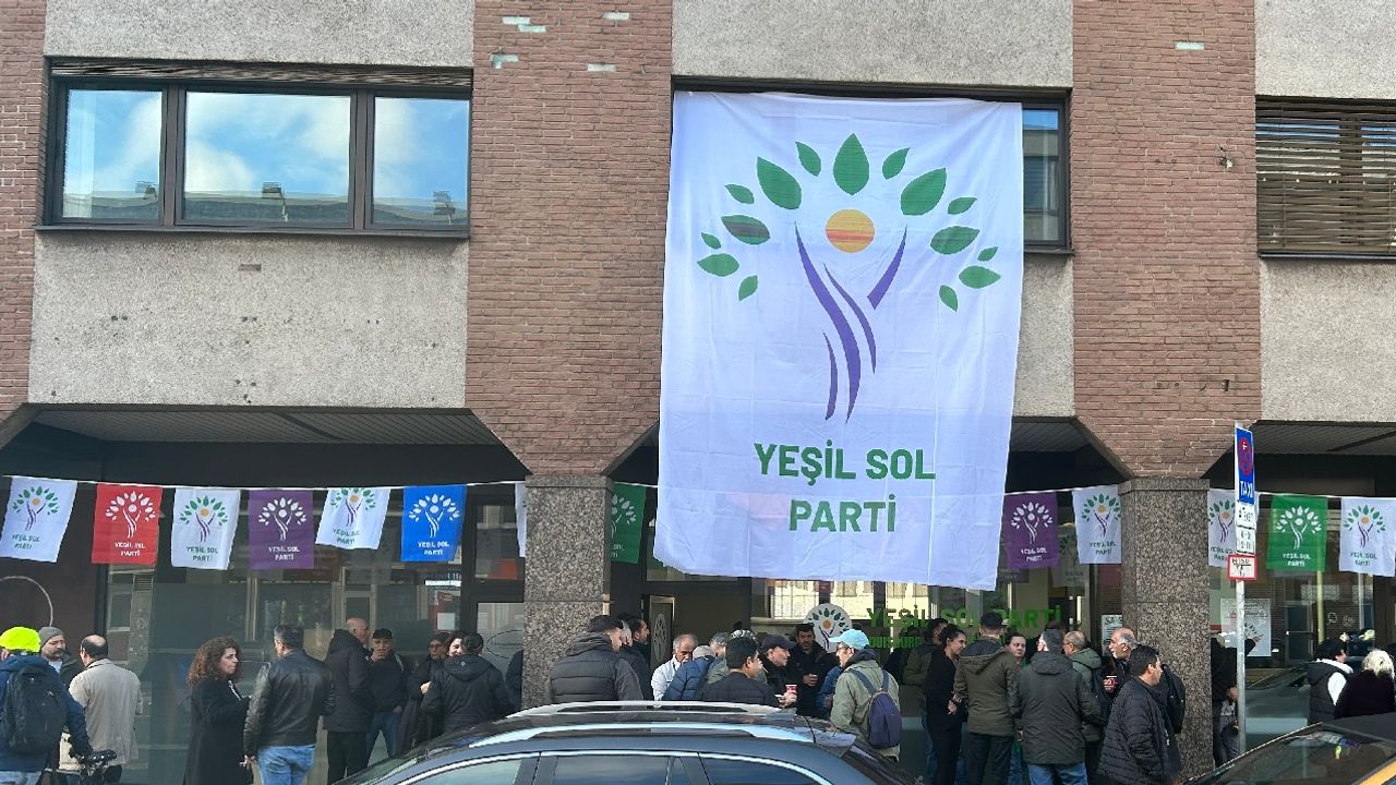 Duisburg'da Yeşil Sol Parti seçim bürosu açıldı