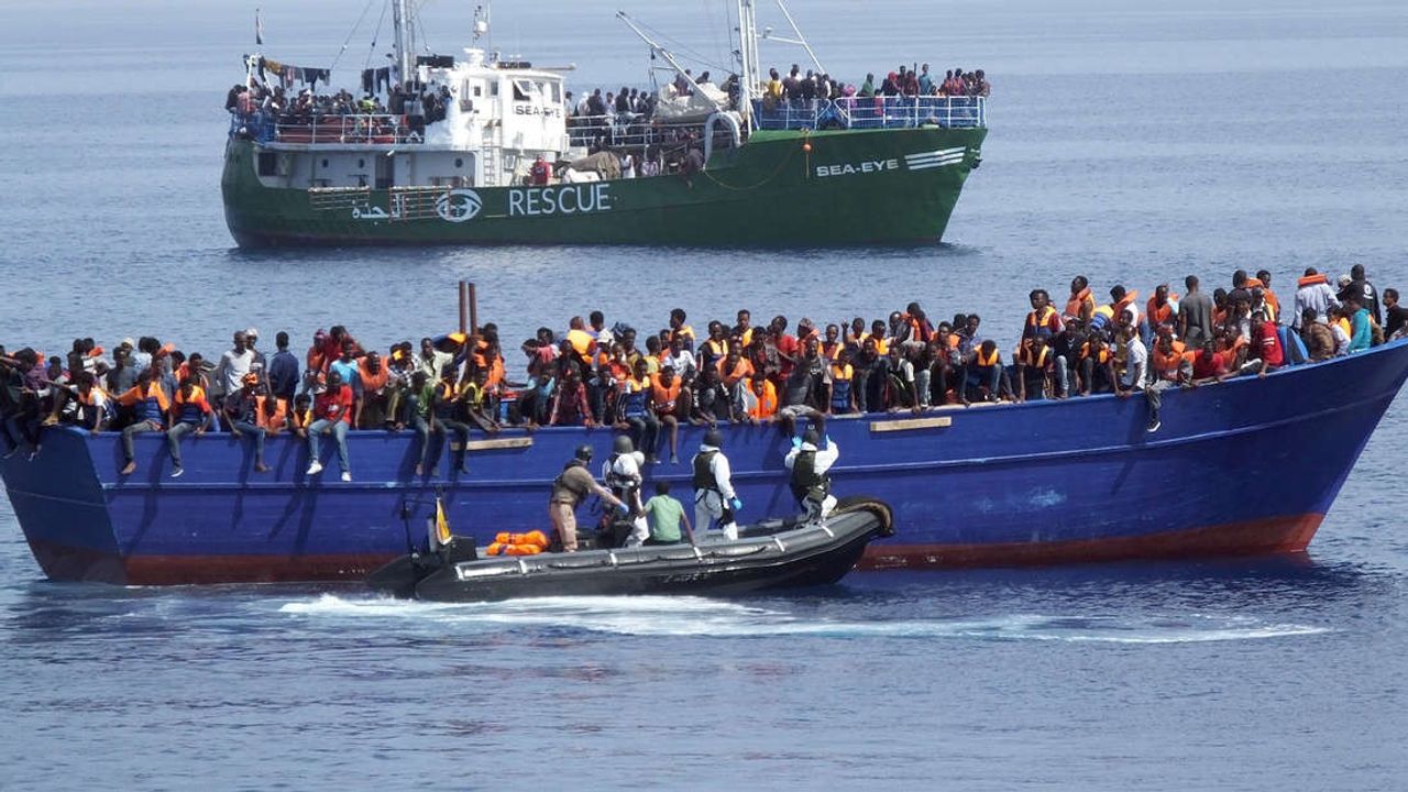 Sığınmacı teknesi battı: 39 kişi yaşamını yitirdi