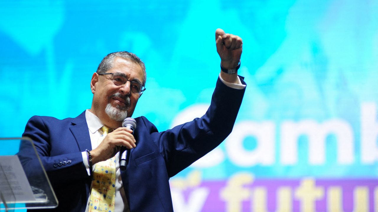 Guatemala'da seçimleri sol görüşlü Arevalo kazandı