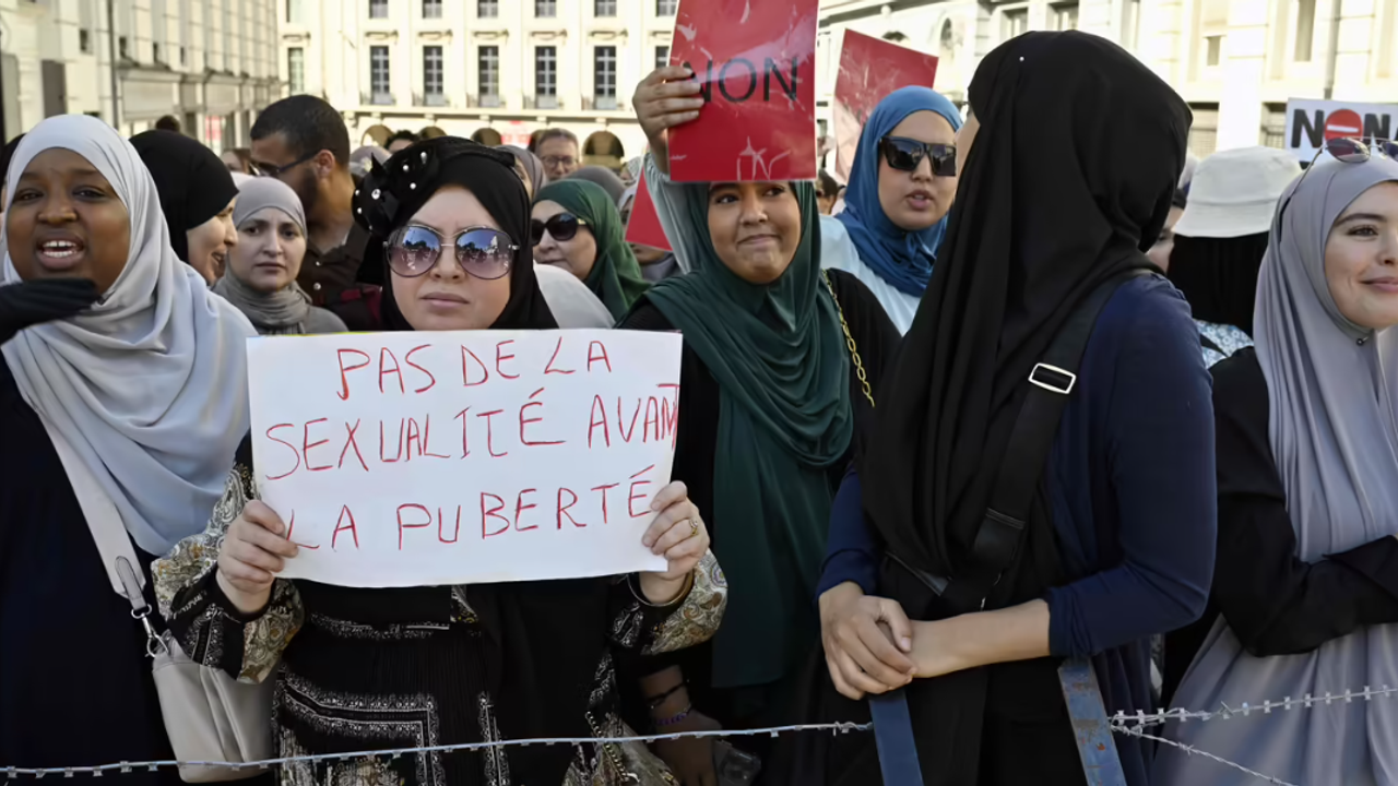 Belçika'da 'cinsellik eğitimi' tepkisi: Okullar ateşe verildi
