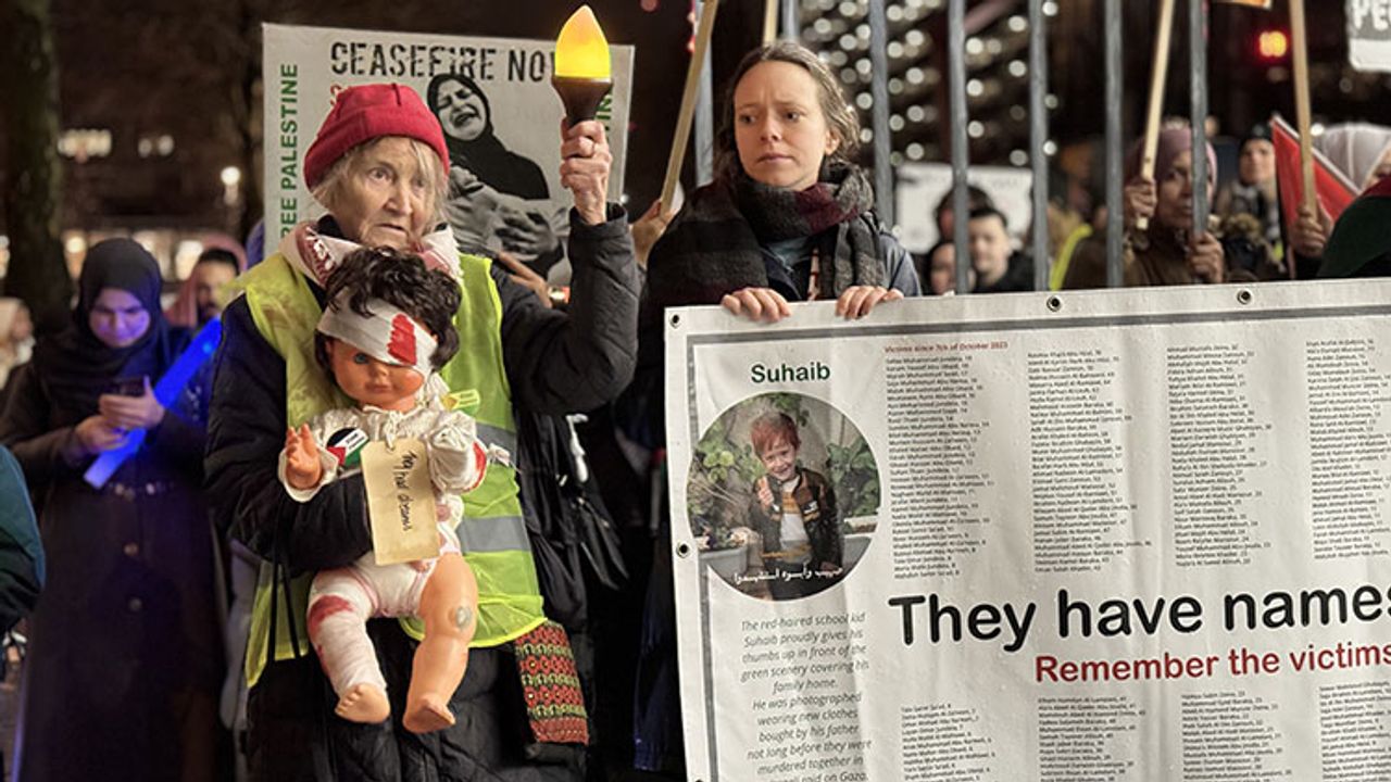 Hollanda'da anneler Filistin'e destek için yürüdü