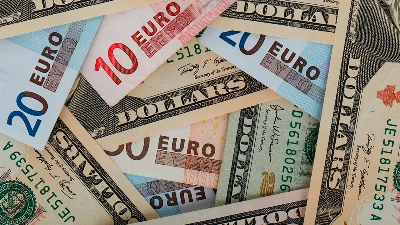 Türkiye: Dolar 31'e Euro ise 34'e koşuyor