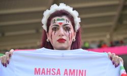 Katar: Galler - İran karşılaşması öncesi tribünde Mahsa Amini pankartı açıldı