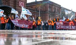 Almanya'da Demiryolları ve Taşımacılık Sendikası'ndan süresiz grev uyarısı