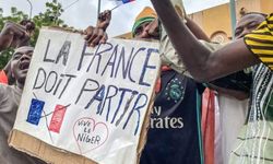Fransa'dan açıklama: "Nijer'in geleceği tehlikede"