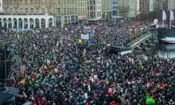 Almanya'da on binlerce kişi ırkçılığı protesto etti