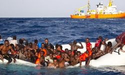 Manş Denizi’nde mültecileri taşıyan bot battı