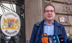 Almanya'da çifte strateji: Dobrindt sınırları kapatmak istiyor