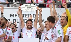 1. FC Köln, Bundesliga'ya şampiyon olarak yükseldi
