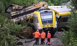Almanya’da tren kazası: Aşırı yağış heyelanı tetikledi, 3 ölü, 41 yaralı