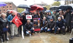 Köln’de Tele1 ve Merdan Yanardağ’a yağmur altında anlamlı dayanışma