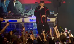 Haftbefehl’den ilk konser: “Ben temizim!” — Rapçi, yüzünü gizleyerek sahneye döndü