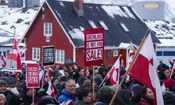 Trump’tan Avrupa’ya ekonomik yaptırım: Grönland planlarına karşı binlerce kişi sokakta