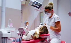 Almanya’da diş tedavileri için özel sigorta mı gerekecek? CDU’nun planına Sol Parti’den sert tepki