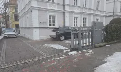 Almanya'da Türkiye Konsolosluğuna boyalı saldırı