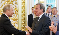 Putin, Ukrayna savaşında arabulucu olarak Schröder’i önerdi