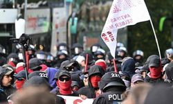 Almanya'da aşırı sağcı AfD Kurultayı on binler tarafından protesto edildi