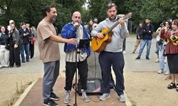 Berlin'de Deniz Göktaş'a destek eylemi: Ezhel'den Cem Karaca'lı mesaj