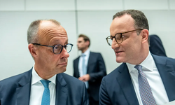 ABD'de taşıyıcı anneyle çocuk sahibi olan CDU'lu Jens Spahn istifa etti