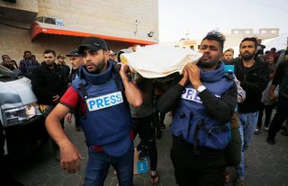 Gazze'de her gün en az 1 basın mensubu öldü