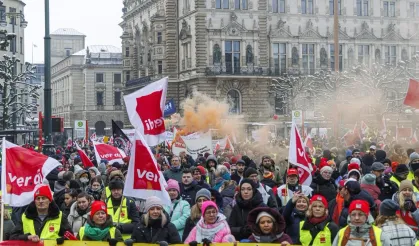 Almanya’da pazartesi uyarı grevi: Çok sayıda kentte toplu taşıma duracak