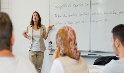 Almanya'da Hükümet Geri Adım Attı: Göçmenlere Ücretsiz Dil Kursu Yasağı Deliniyor