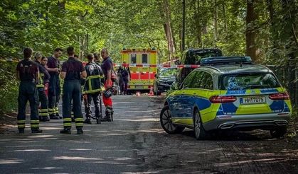Hamburg'da ormanda ölü bulunan kişinin iş kazasında yaşamını yitirdiği ortaya çıktı