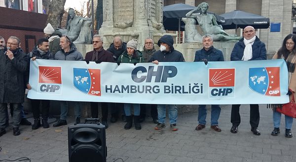Almanya'da CHP'liler sokaklara indi