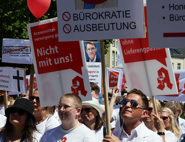 Eczacılardan "Aşırı bürokrasiye karşı" protesto