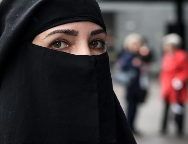 İsviçre'de burka yasağına uymayanlara para cezası